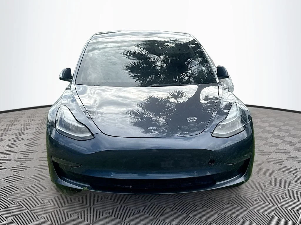 Used 2023  Tesla Base image 2