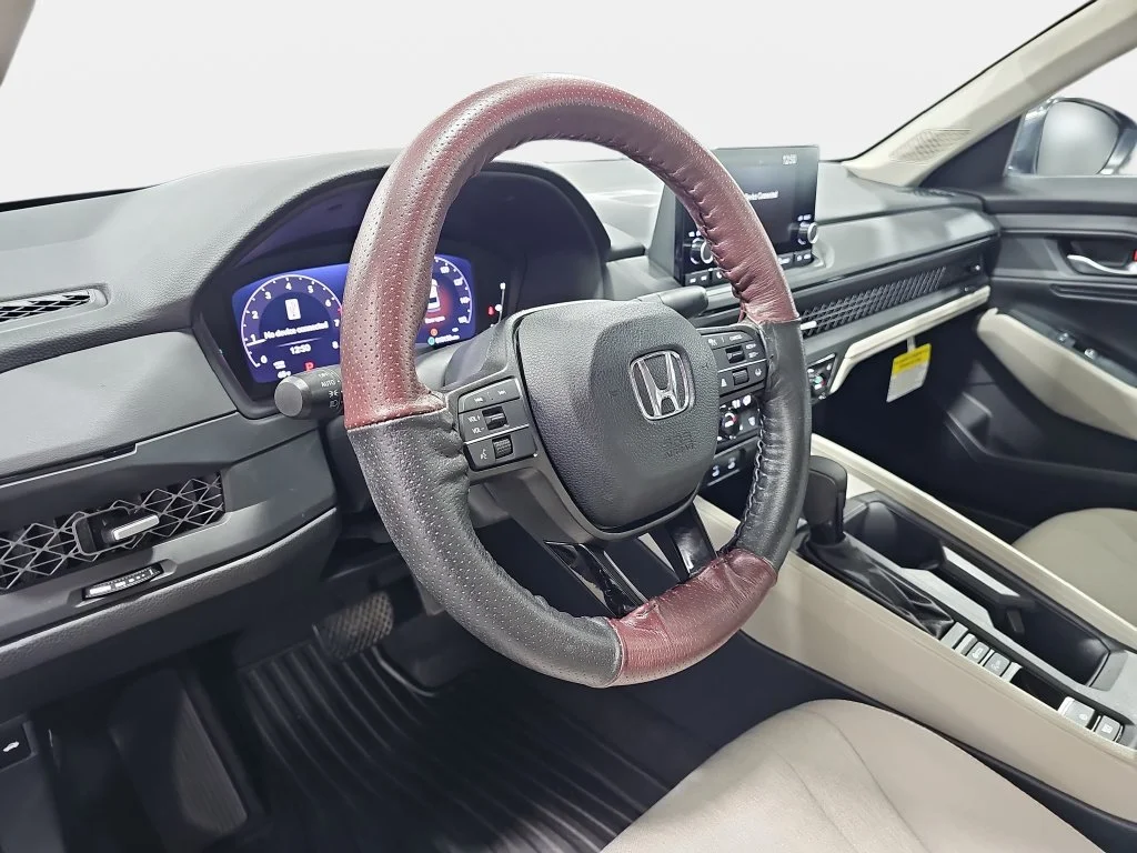 Used 2024  Honda EX image 18