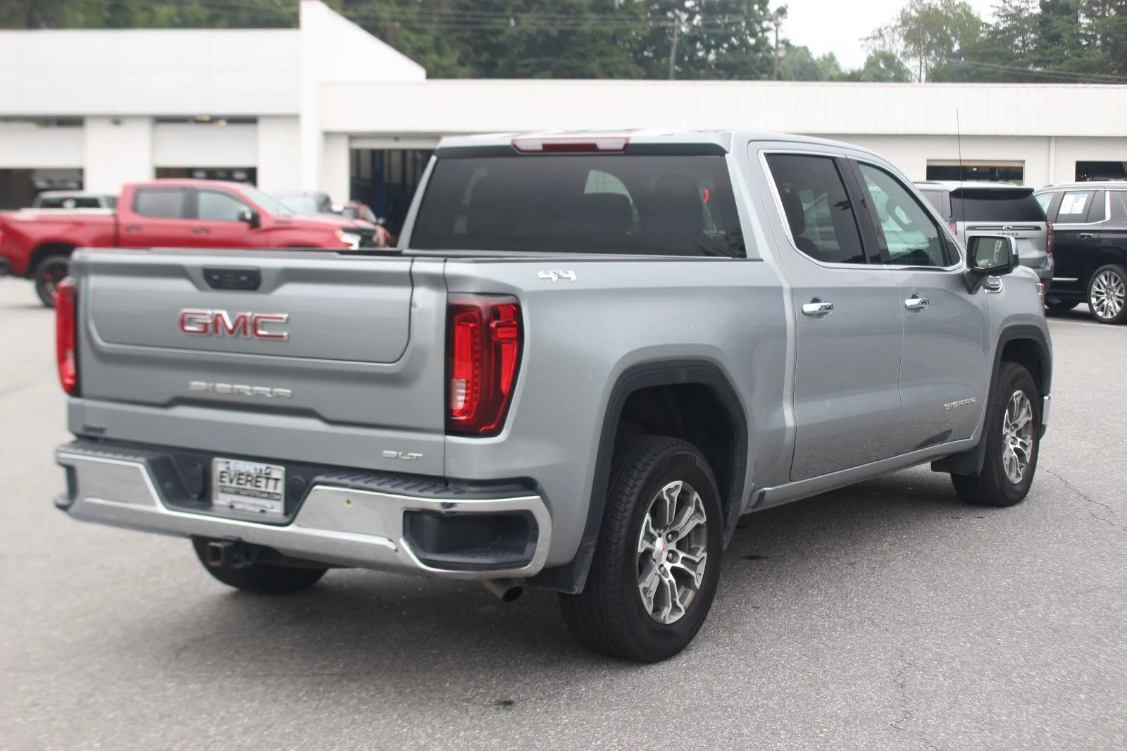Used 2025 Sterling Metallic GMC SLT image 7