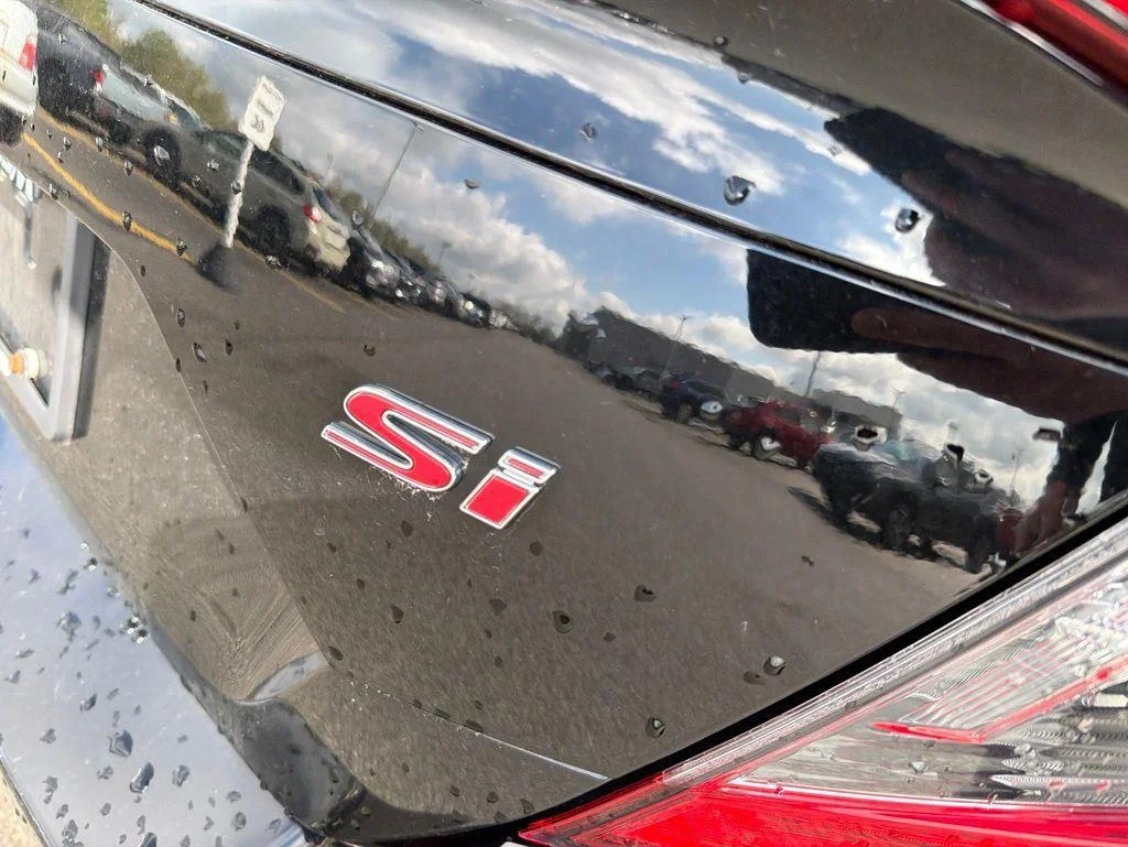 Used 2019 Crystal Black Pearl Honda Si image 9