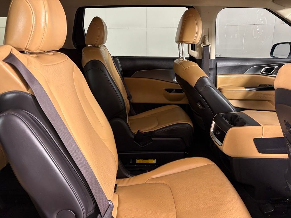 Used 2022 Black Kia LXS image 15