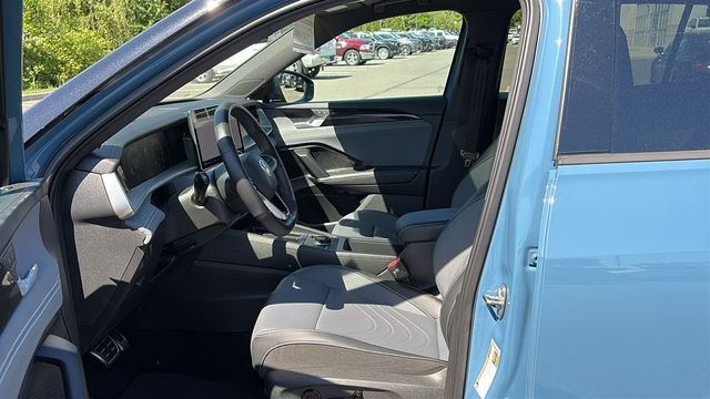 Used 2025 Monterey Blue Pearl w/Deep Black Roof Volkswagen 2.0T SE R-Line Black image 10