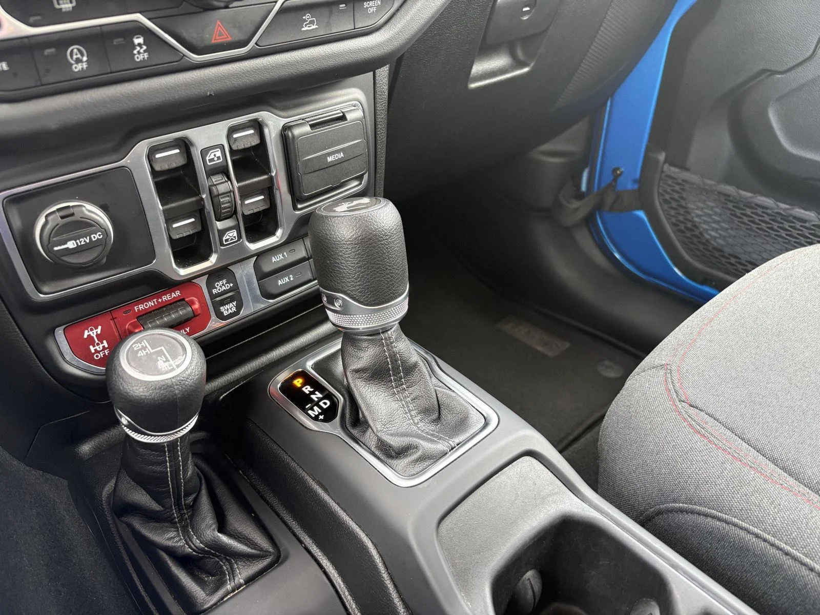Used 2025 Hydro Blue Pearlcoat Jeep Rubicon image 28