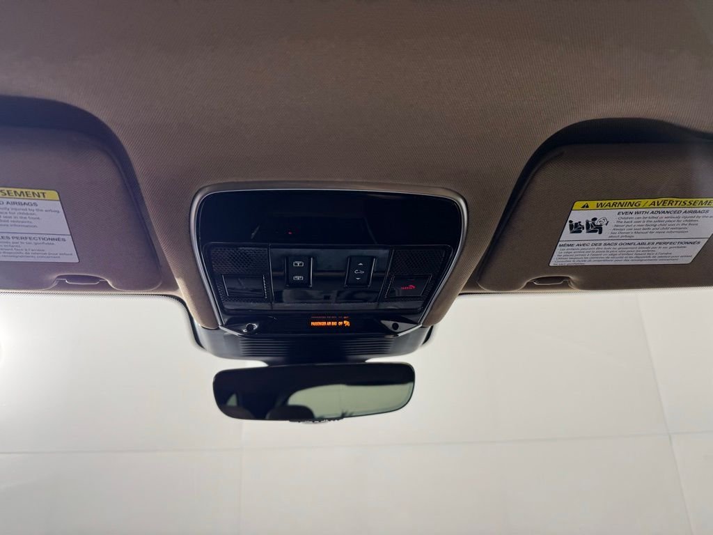 Used 2024 Fuji White Land Rover SE image 27