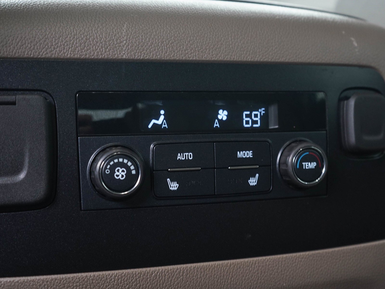Used 2020 SUMMIT WHITE Chevrolet LT image 17