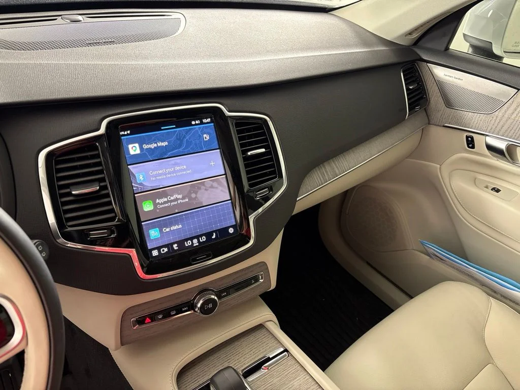 Certified Used 2025 Crystal White Volvo Plus image 35