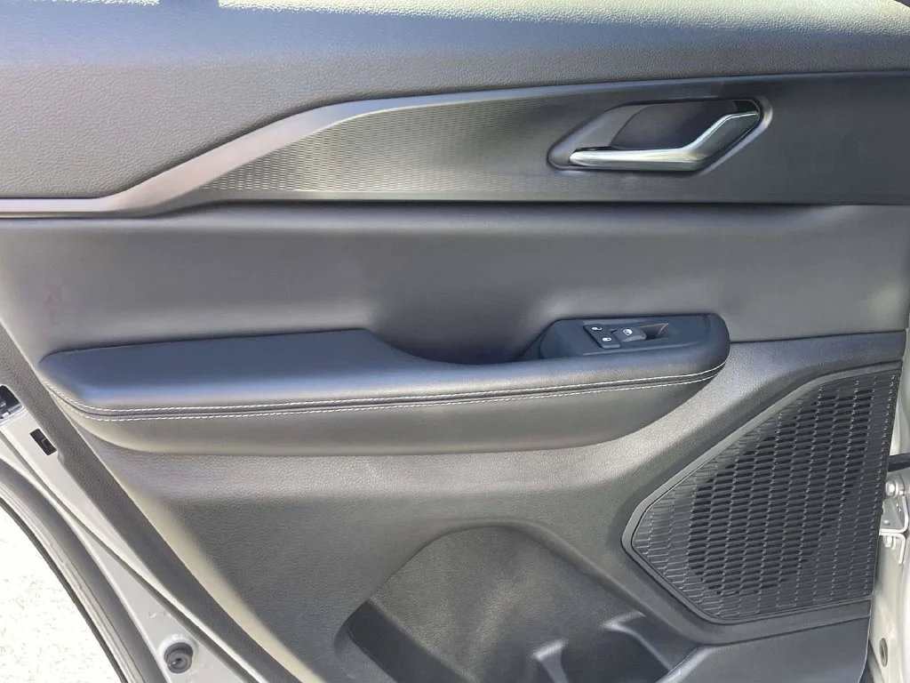 Used 2024 Silver Jeep Altitude X image 18