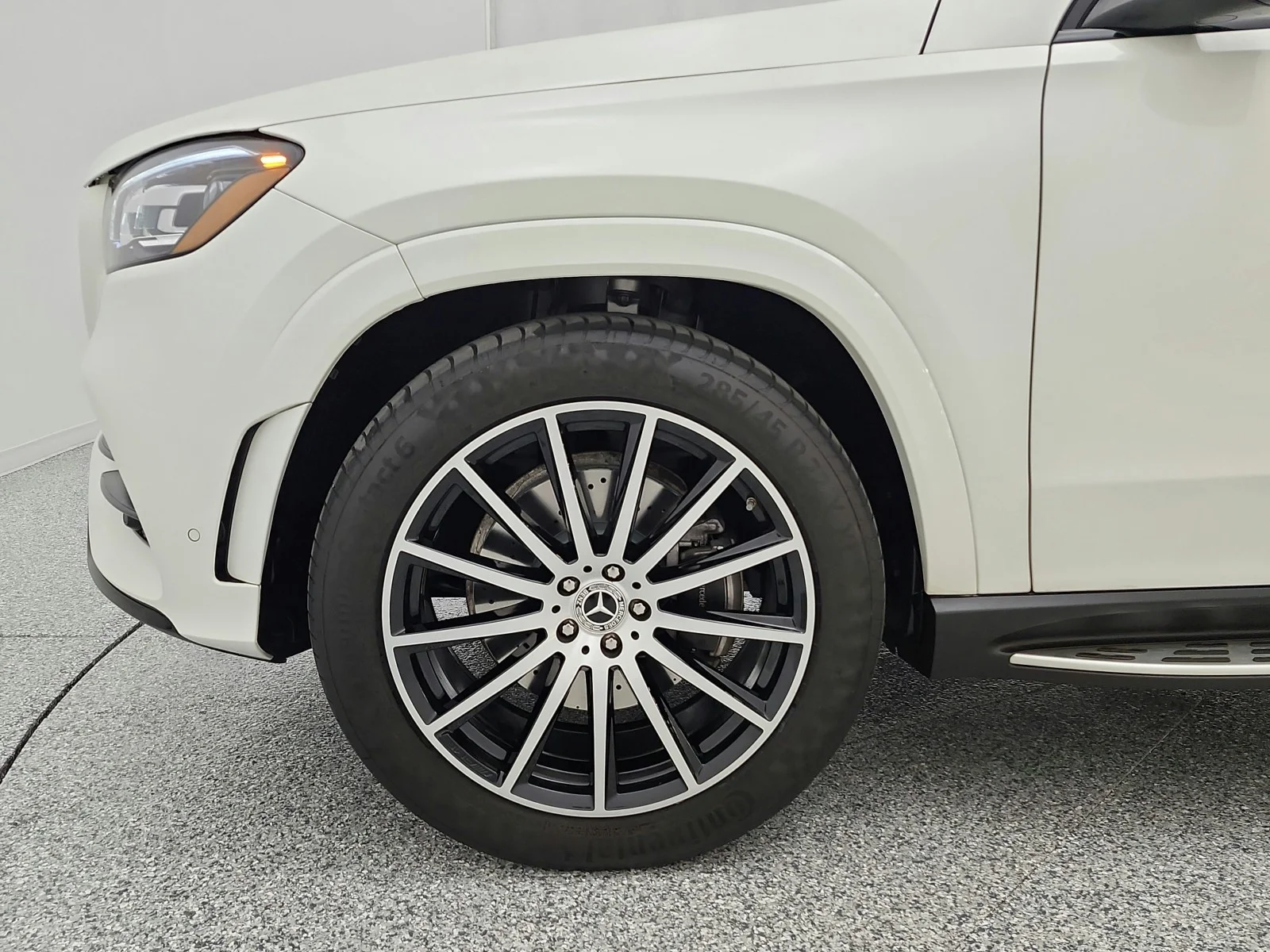 Certified Used 2022 MANUFAKTUR Diamond White Bright Mercedes-Benz GLS 450 4MATIC® SUV image 17