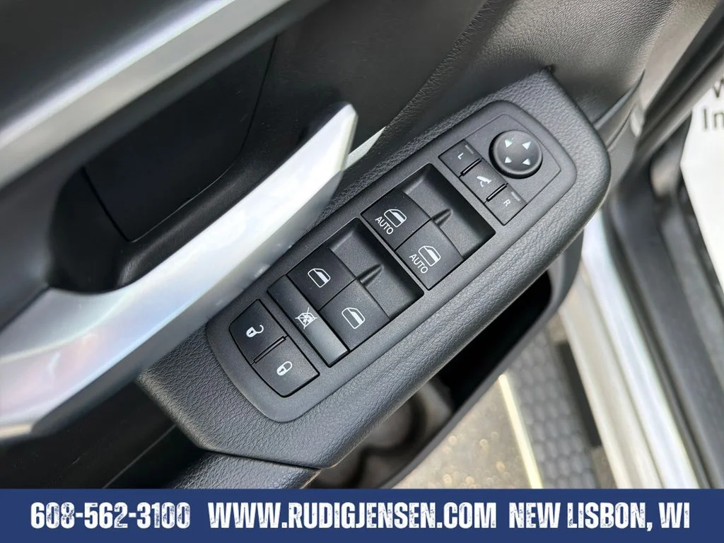 Used 2022 Silver Ram Big Horn/Lone Star image 11