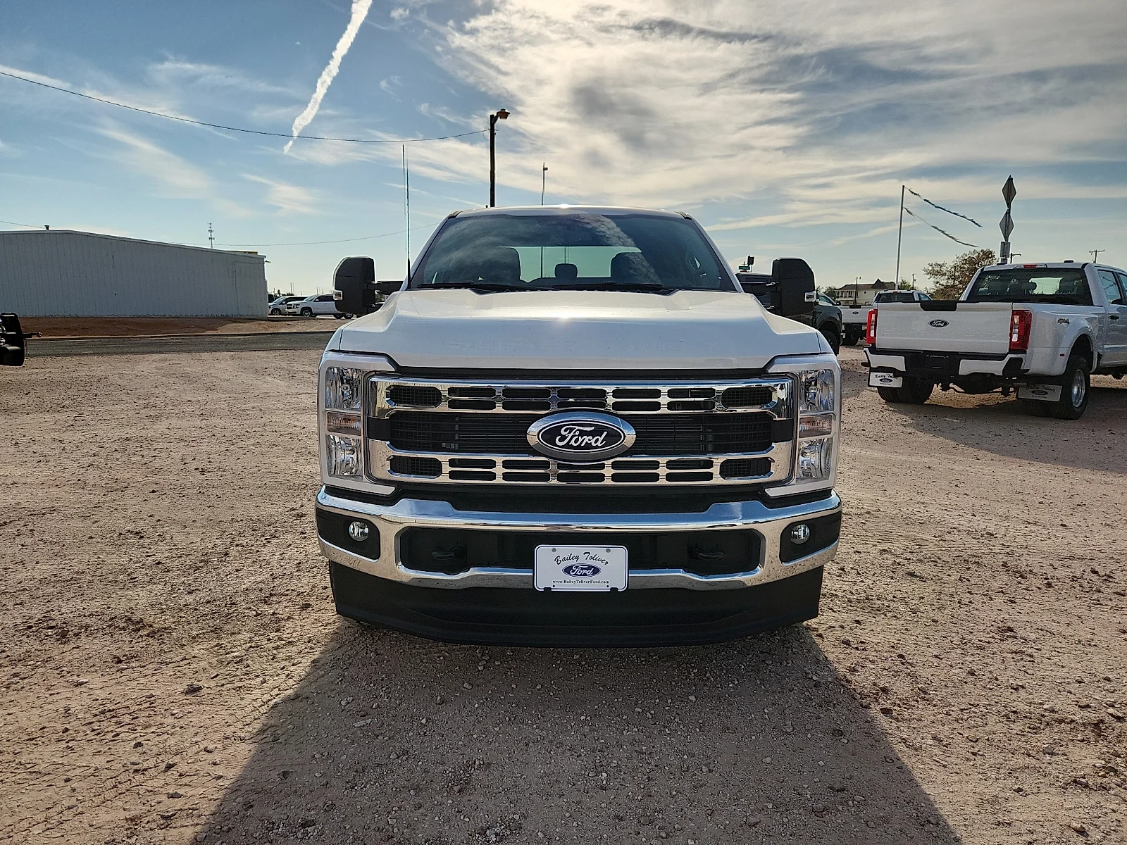 New 2027 Oxford White Ford XLT image 2
