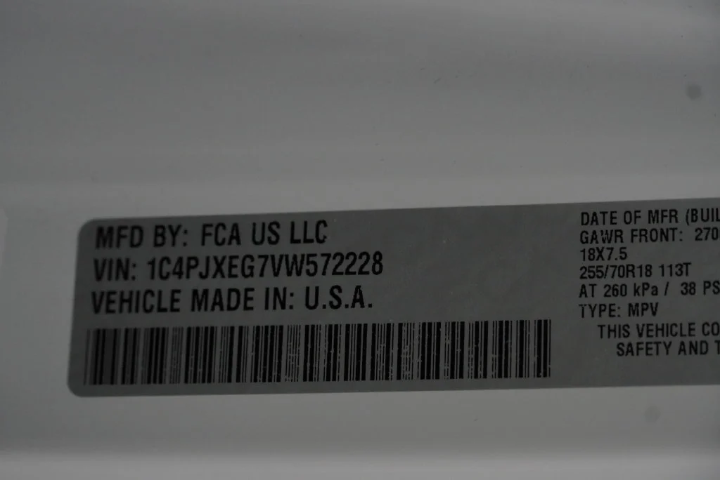 New 2027 Bright White Clear-Coat Paint Jeep Sahara image 41