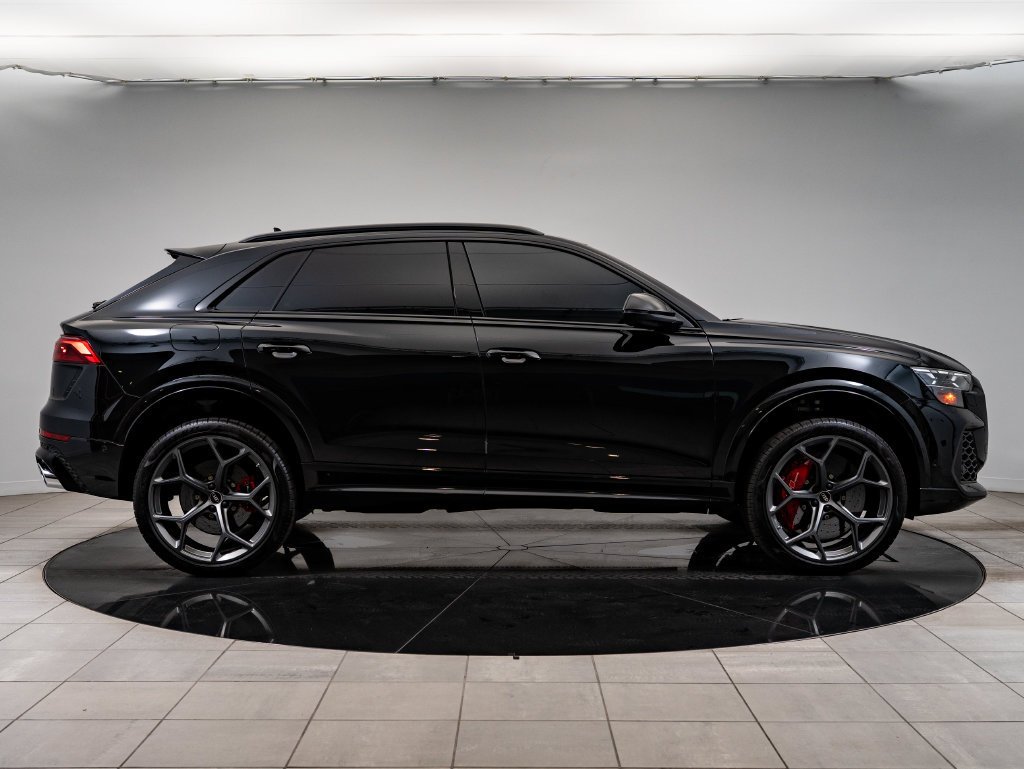 Used 2025 Mythos Black Metallic Audi 4.0T image 11
