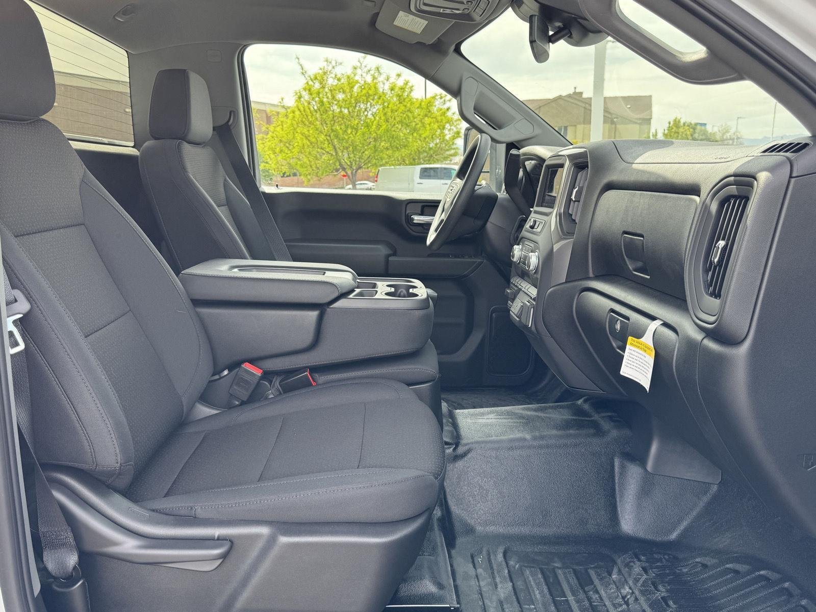 2025 GMC Sierra 3500HD Pro - Photo 18