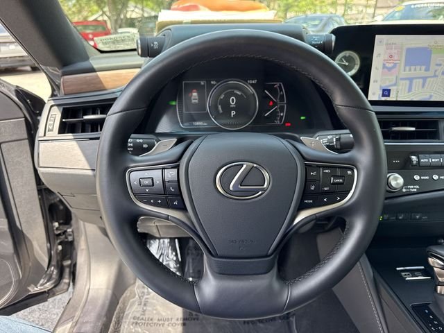 2025 Lexus ES Hybrid 300h - Photo 14