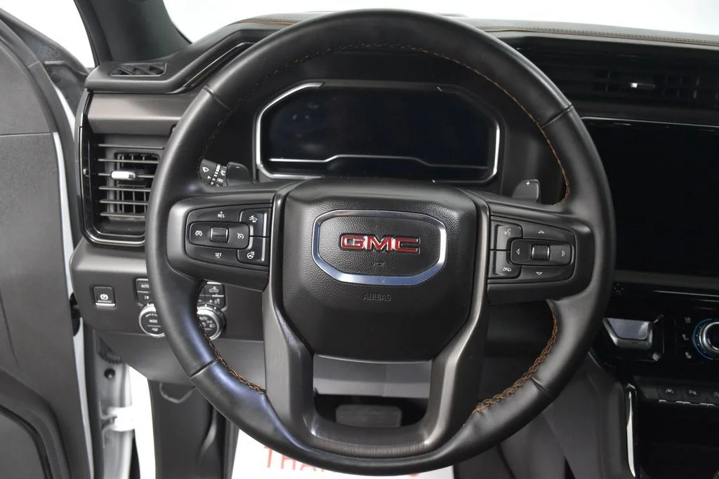 Used 2025 White GMC AT4 image 7