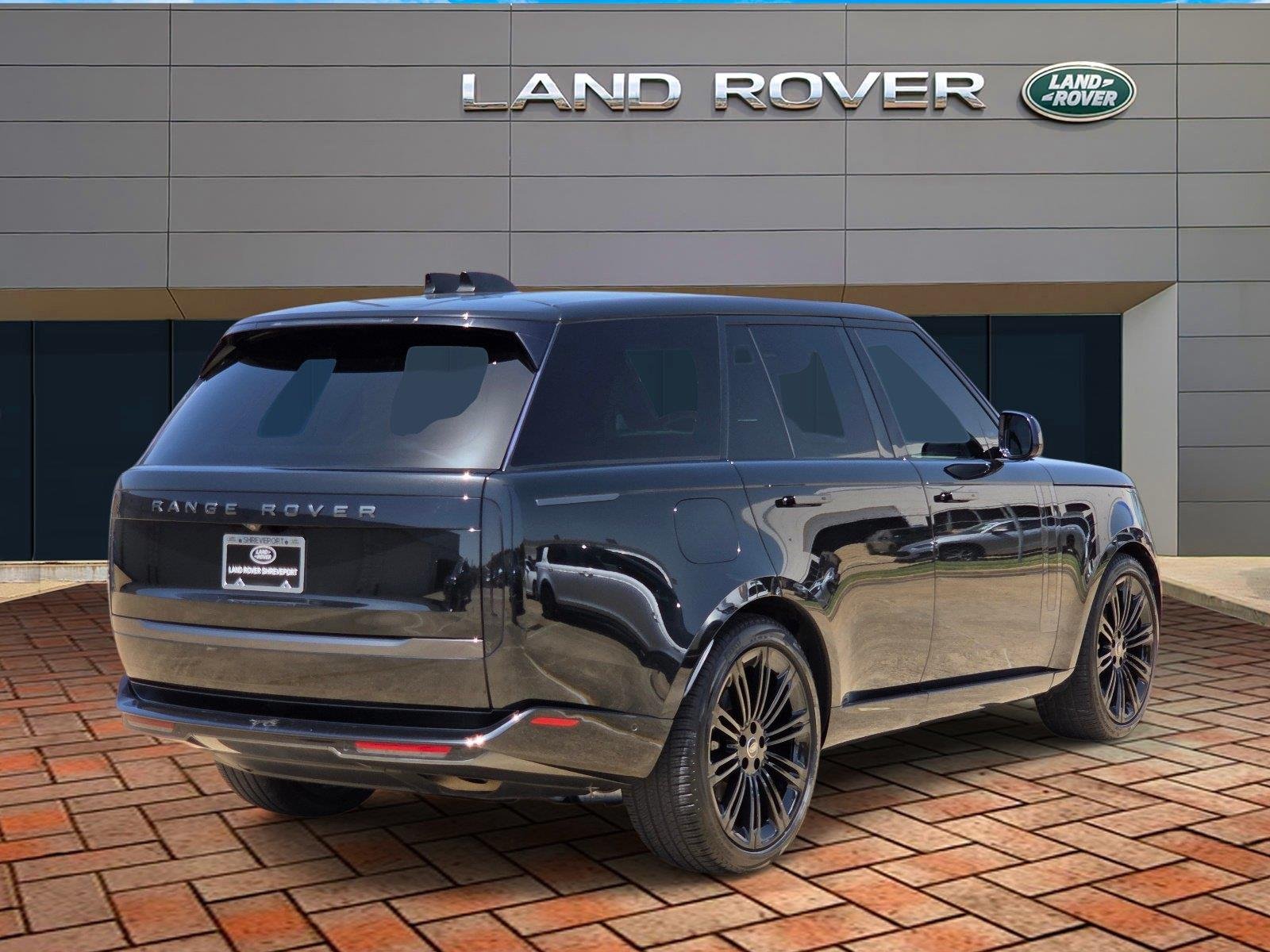 Used 2023 Santorini Black Metallic Land Rover SE image 4