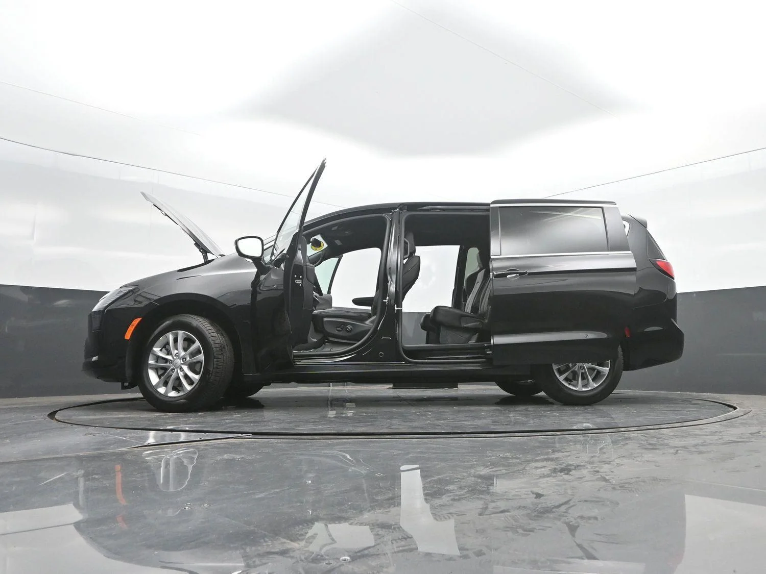 New 2027 Diamond Black Crystal Pearl-Coat Exterior Paint Chrysler Select image 51