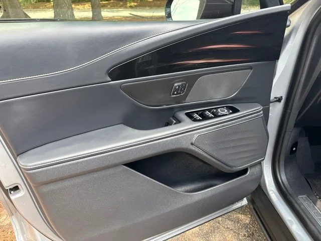 Used 2024 Gray Lincoln Premiere image 9
