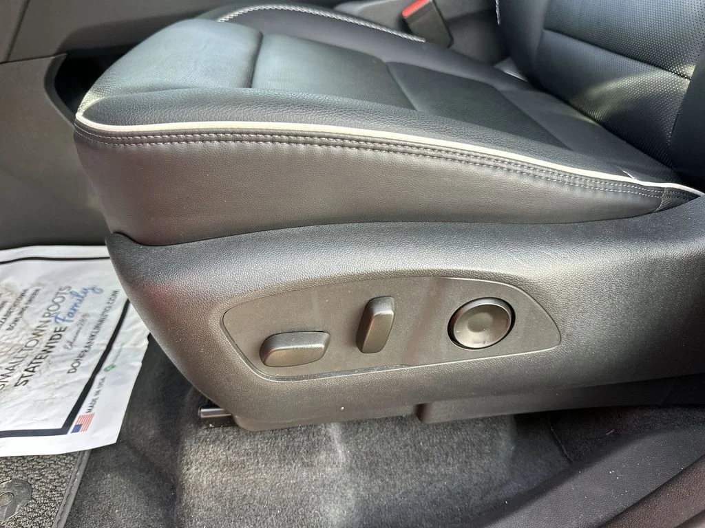 Used 2024  GMC Denali image 12