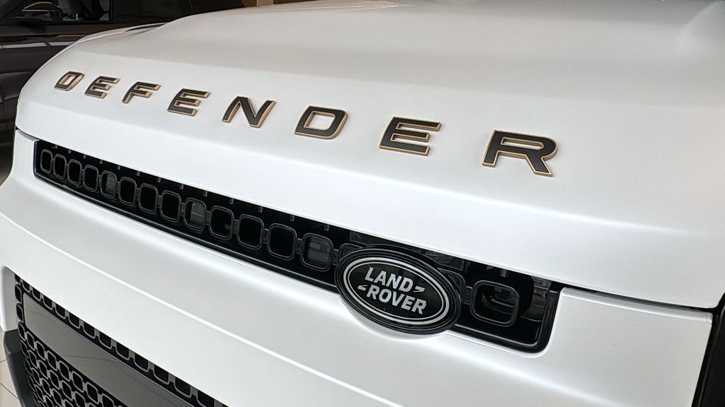 2026 Land Rover Defender OCTA - Photo 34