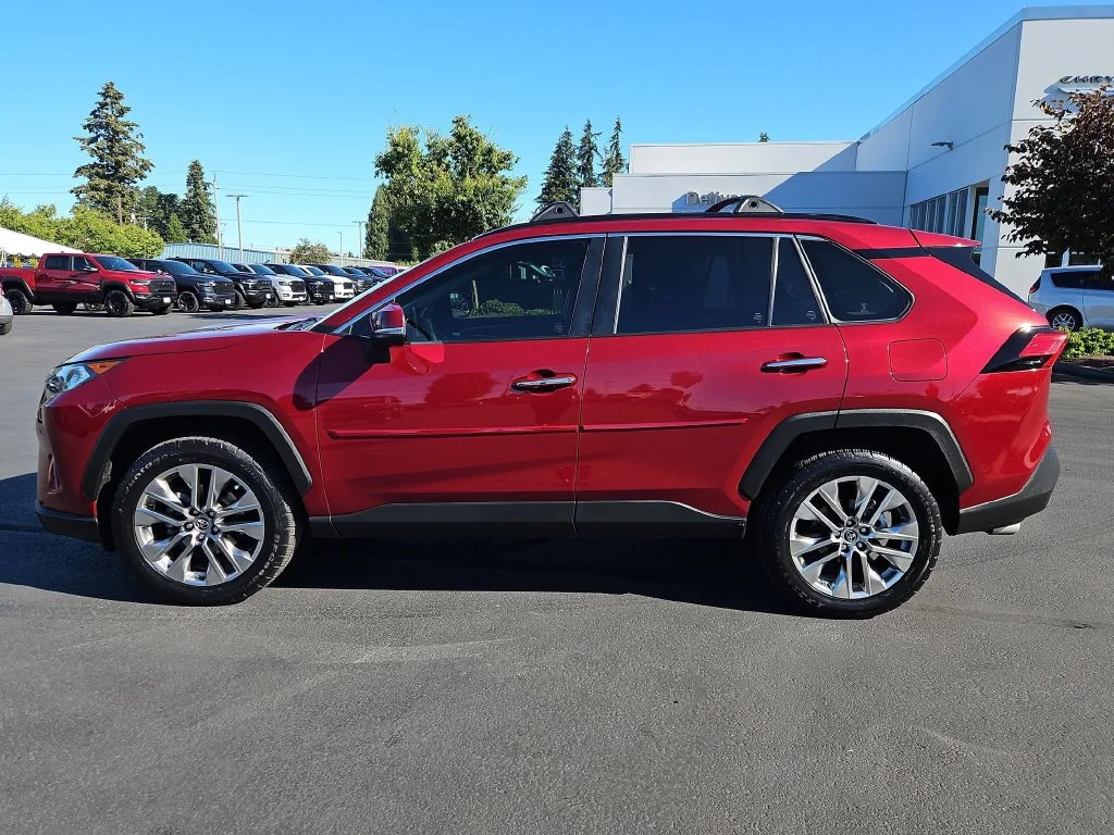 Used 2019 Pearl Toyota Limited image 3