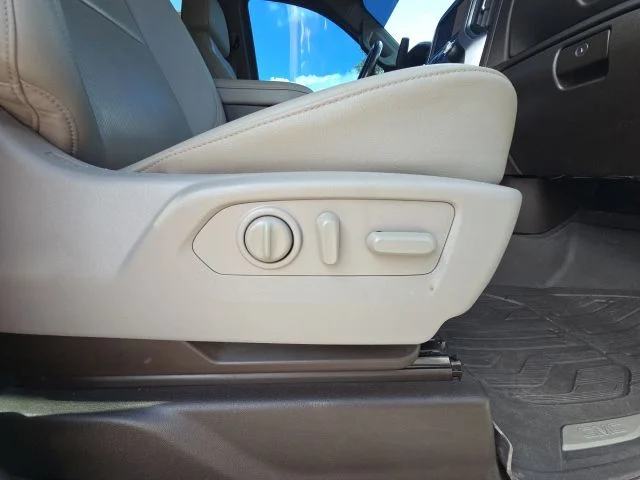 Used 2021 White GMC SLT image 20
