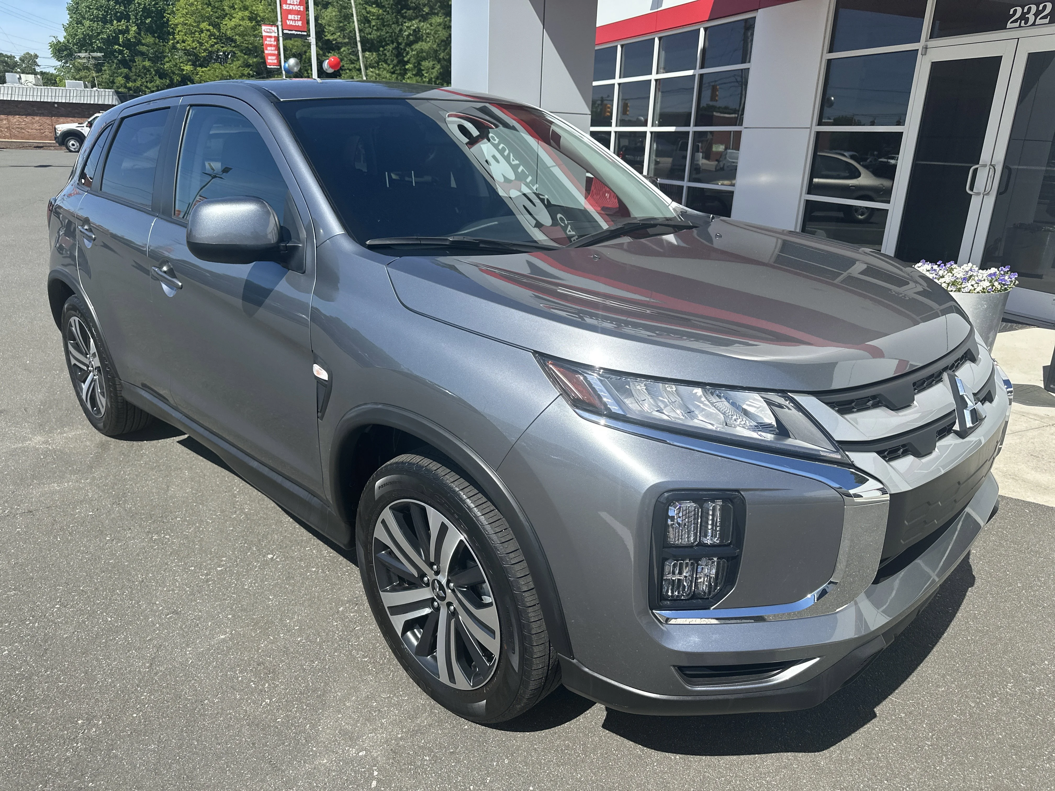 Used 2025  Mitsubishi ES image 2