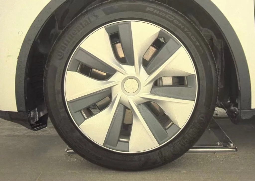 Used 2021 White Tesla Long Range image 3