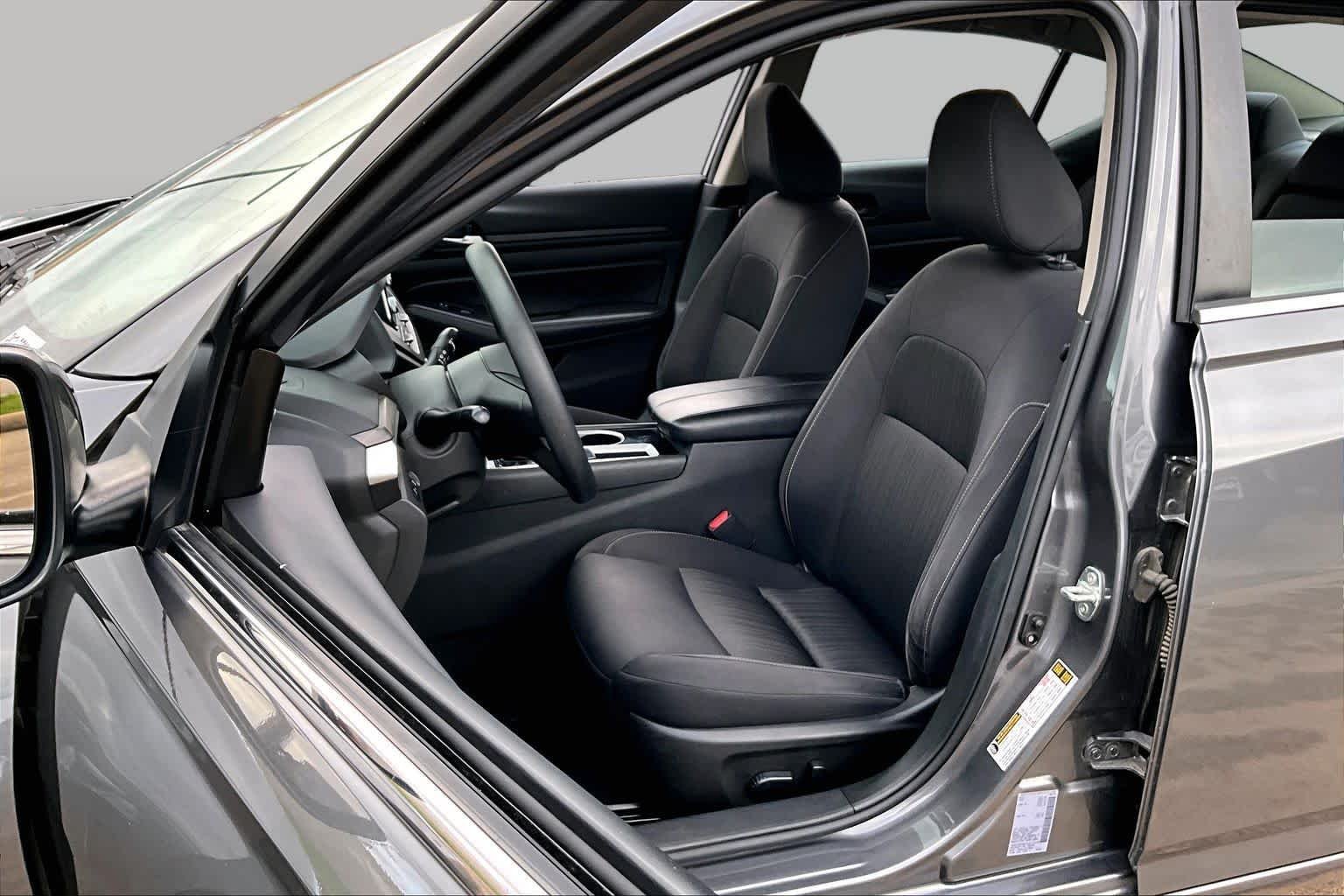 Used 2024 Gun Metallic Nissan 2.5 SV image 8