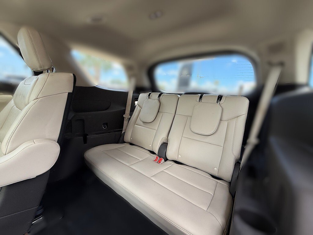 Used 2020  Ford Platinum image 11
