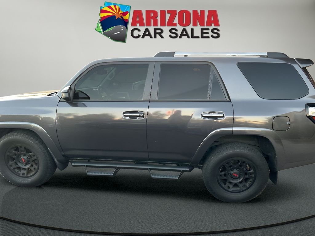 2022 Toyota 4Runner SR5 photo 3