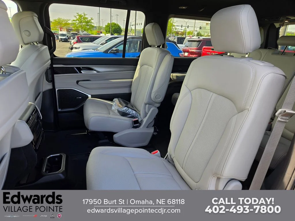 New 2026 High Gloss Black Exterior Paint Jeep Limited Altitude image 25