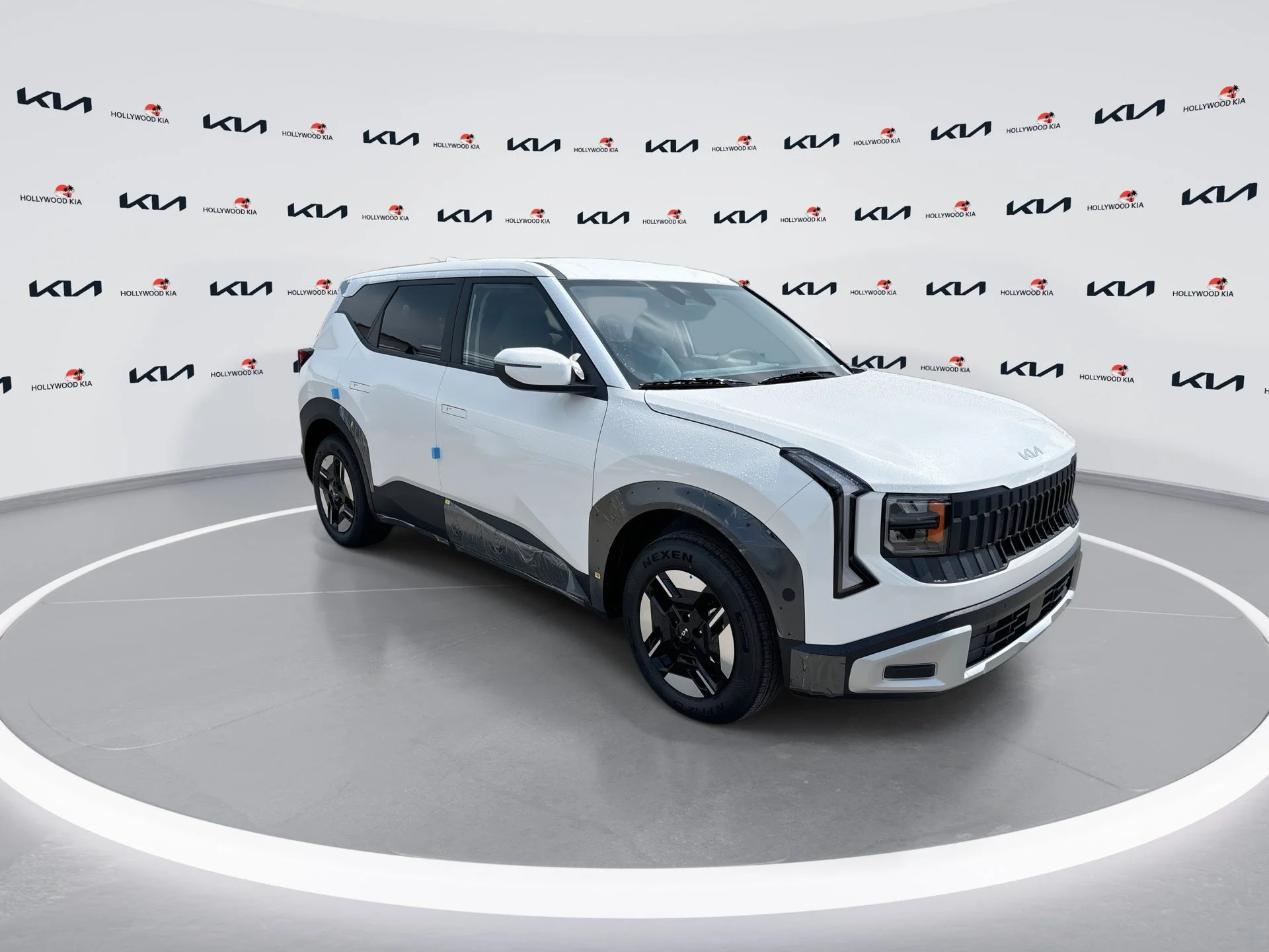 New 2027 Snow White Pearl Kia LX image 2