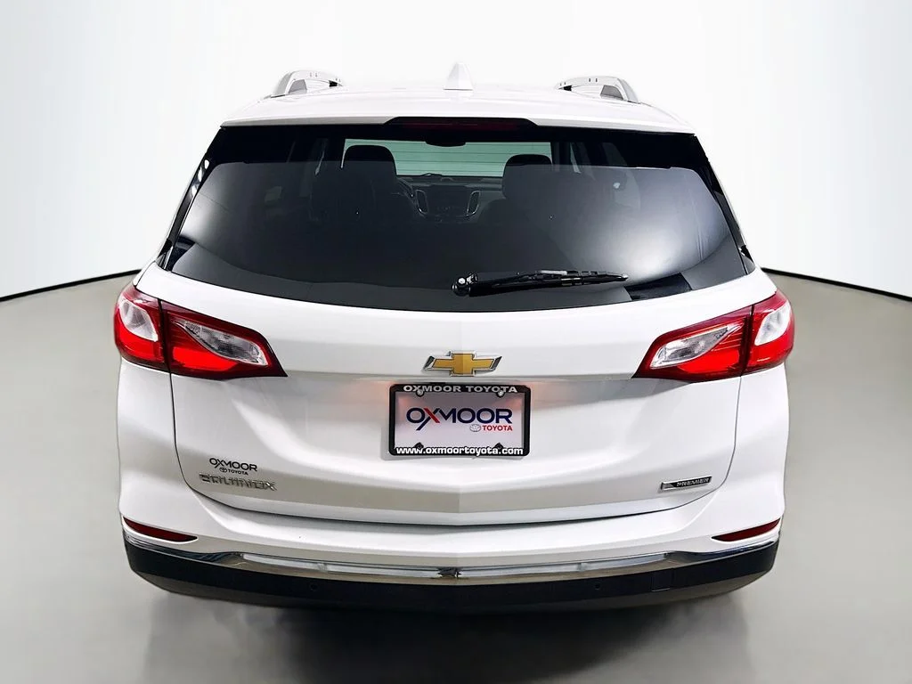 Used 2018 Iridescent Pearl Tricoat Chevrolet Premier image 6