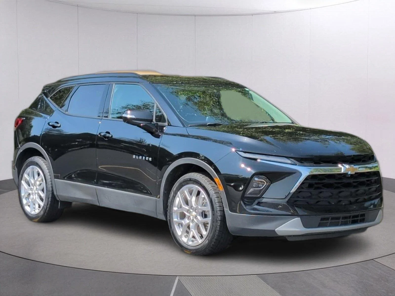 Used 2023 BLACK Chevrolet LT image 9
