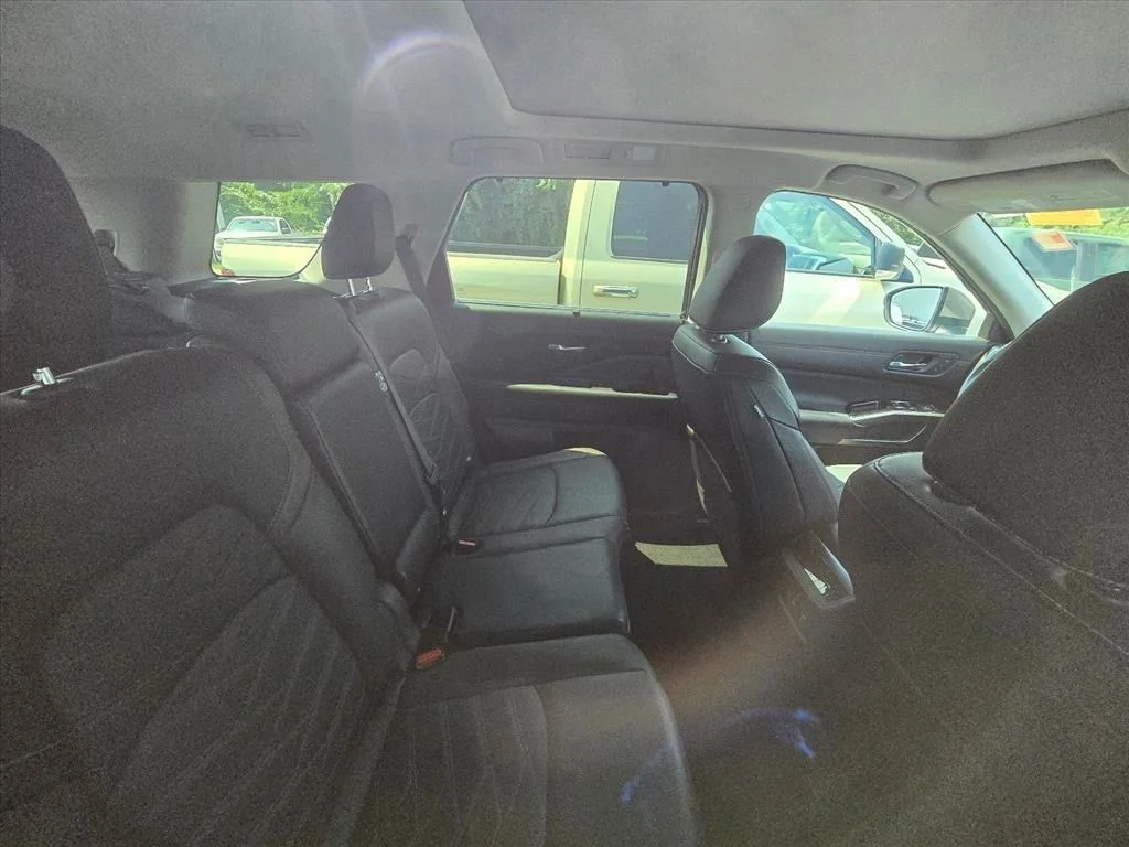 Used 2024 Beige Nissan Platinum image 8