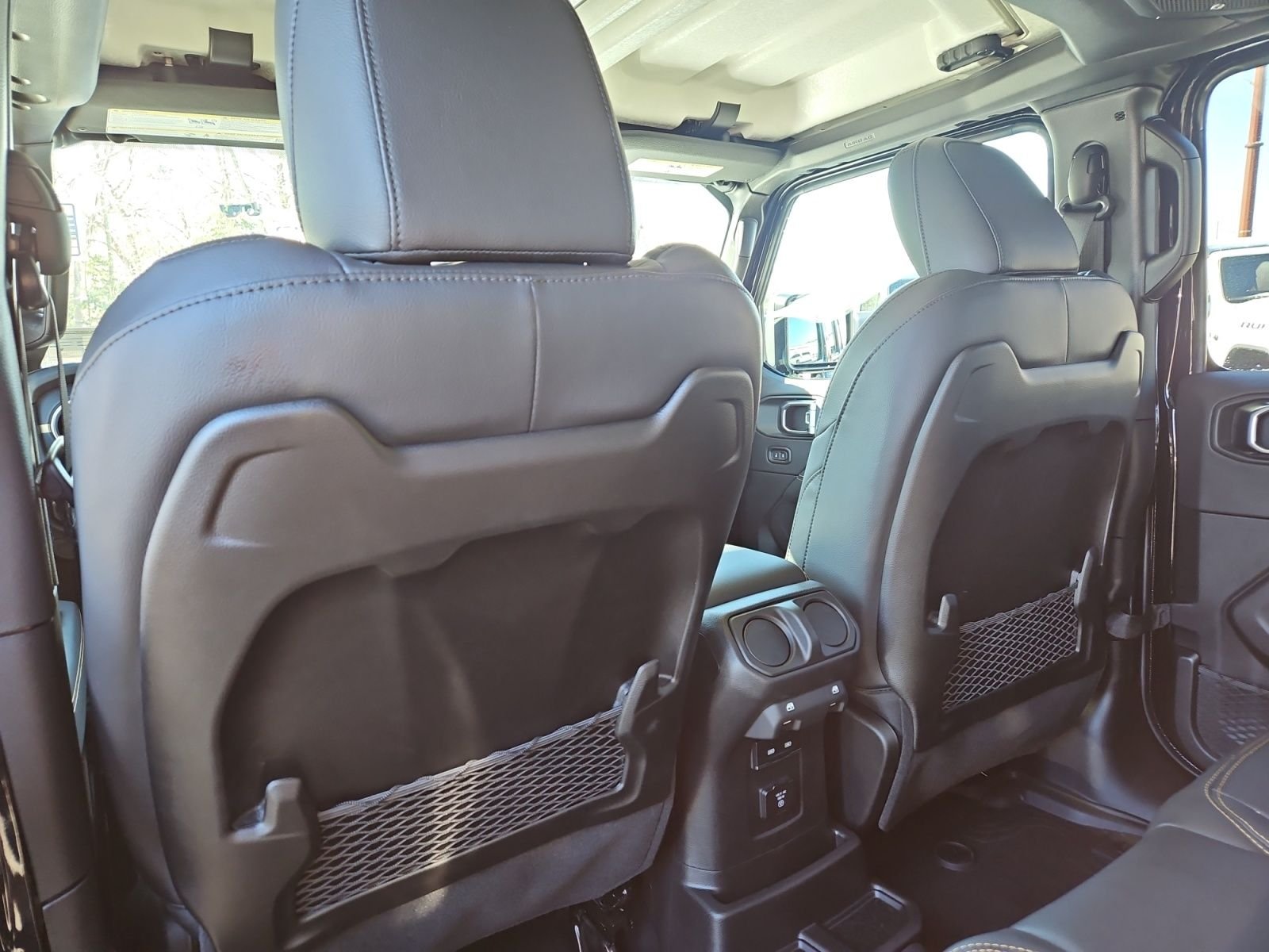 2025 Jeep Wrangler 4-Door Sahara - Photo 20
