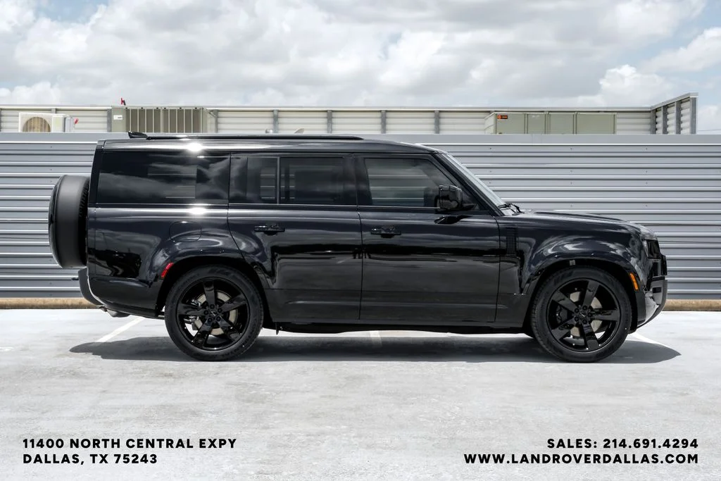New 2026 Santorini Black Metallic Land Rover X-Dynamic SE image 5