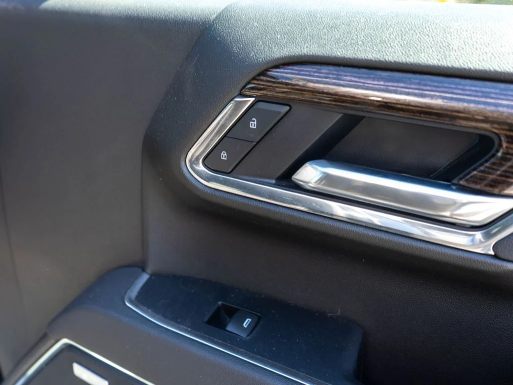 Used 2025 Black GMC Elevation image 11
