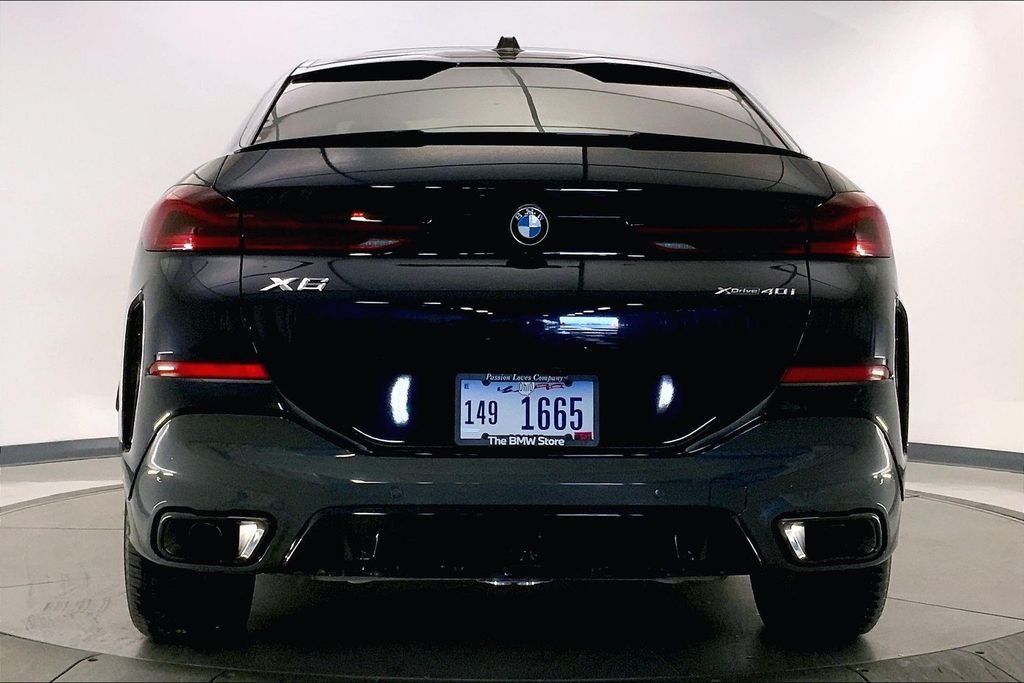 Used 2026 Carbon Black Metallic BMW  image 3