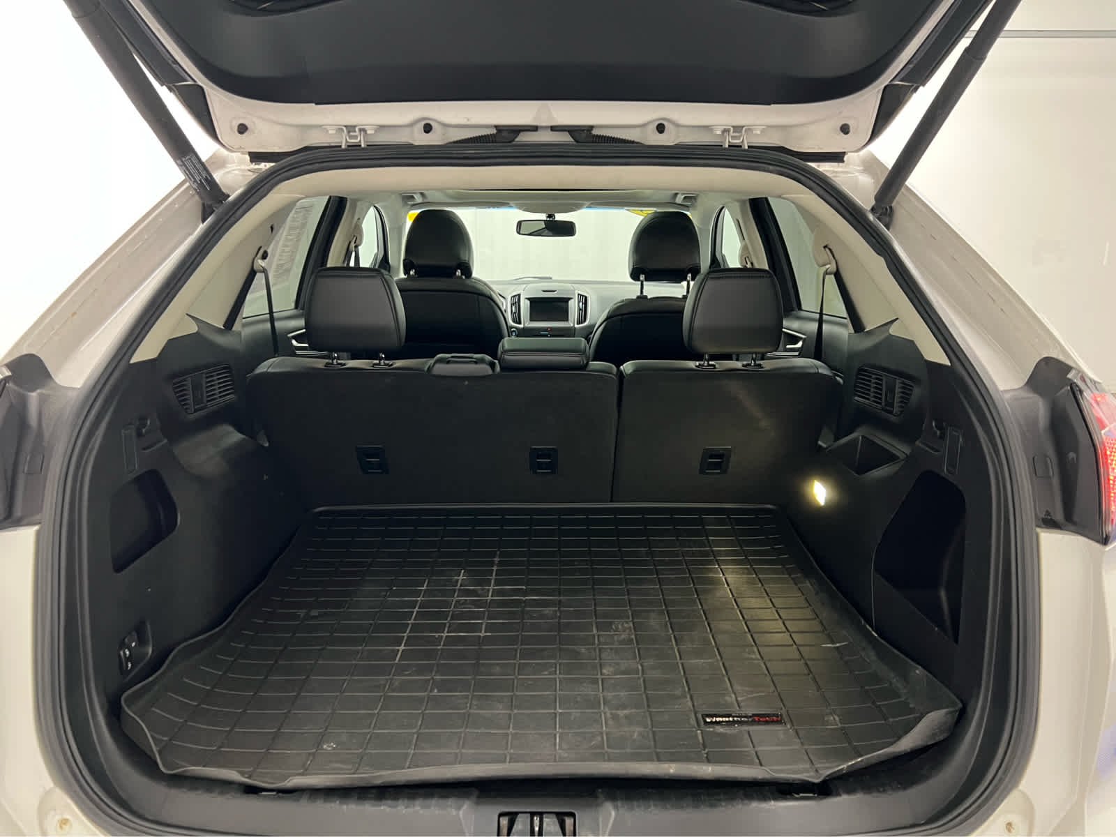 Used 2015 White Platinum Metallic Tri-Coat Ford SEL image 16