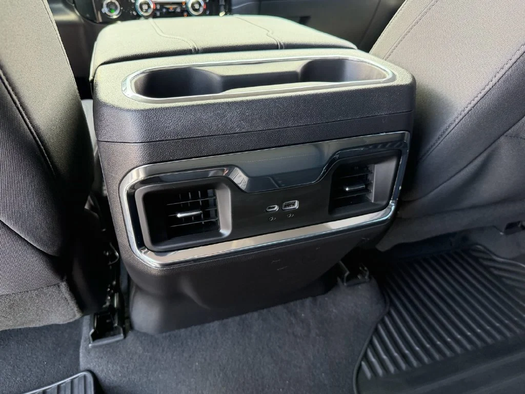 Used 2023 SUMMIT WHITE GMC Elevation image 12