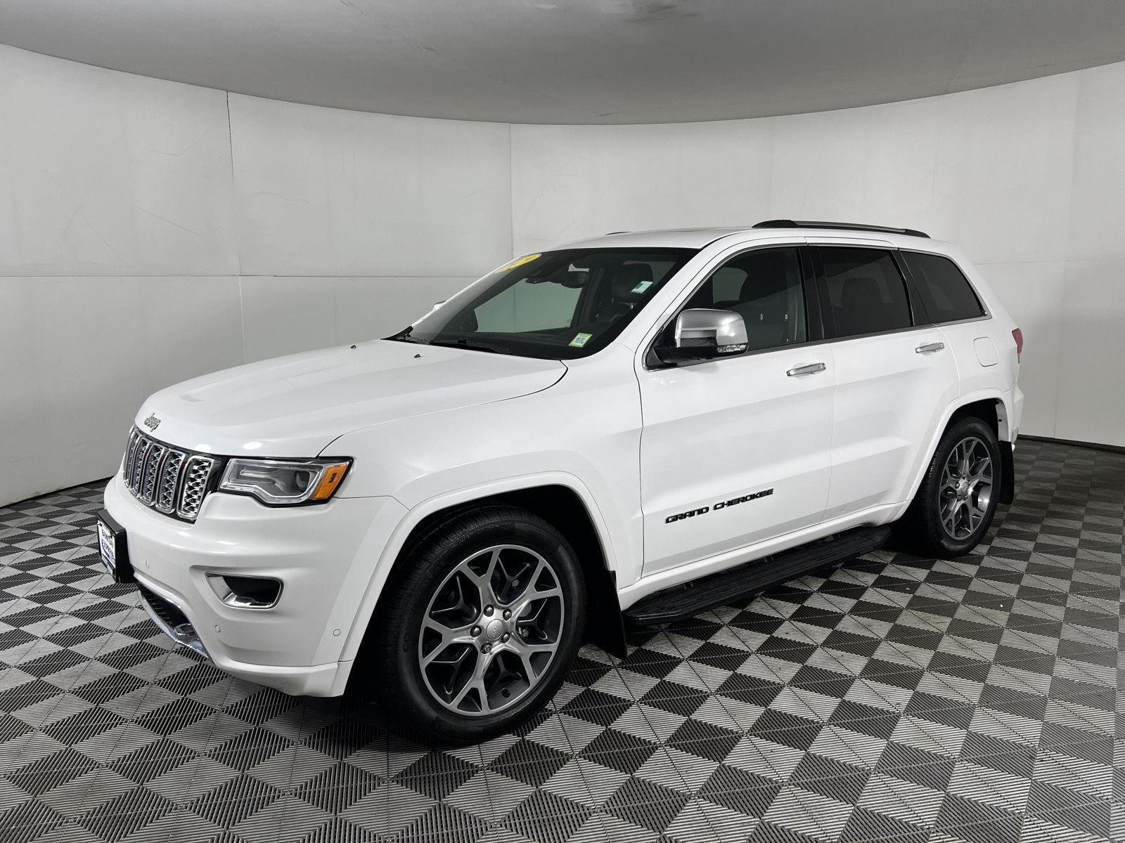 Used 2019 Ivory 3-Coat Jeep Overland image 29