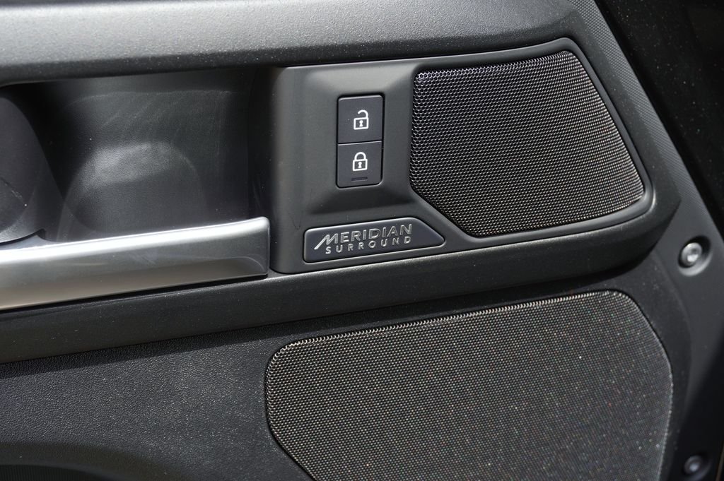 New 2026 Santorini Black Land Rover X image 12