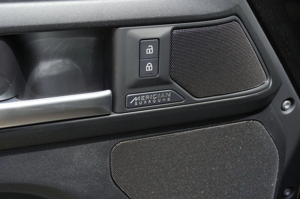 New 2026 Santorini Black Land Rover X image 12