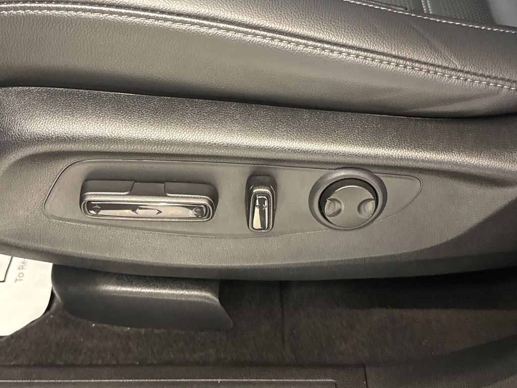 2025 Honda CR-V EX-L - Photo 23