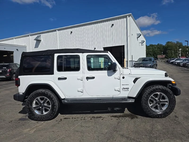 Used 2018 White Jeep Unlimited Sahara image 9