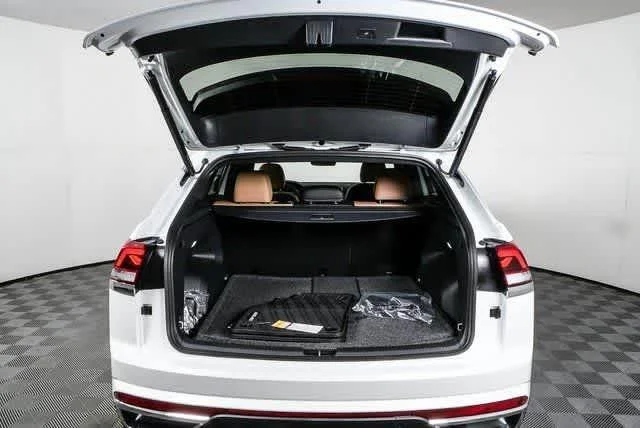 New 2026 Opal White Pearl Volkswagen 2.0T SEL image 32