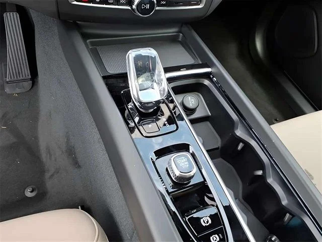 2026 Volvo XC60 Plus - Photo 21