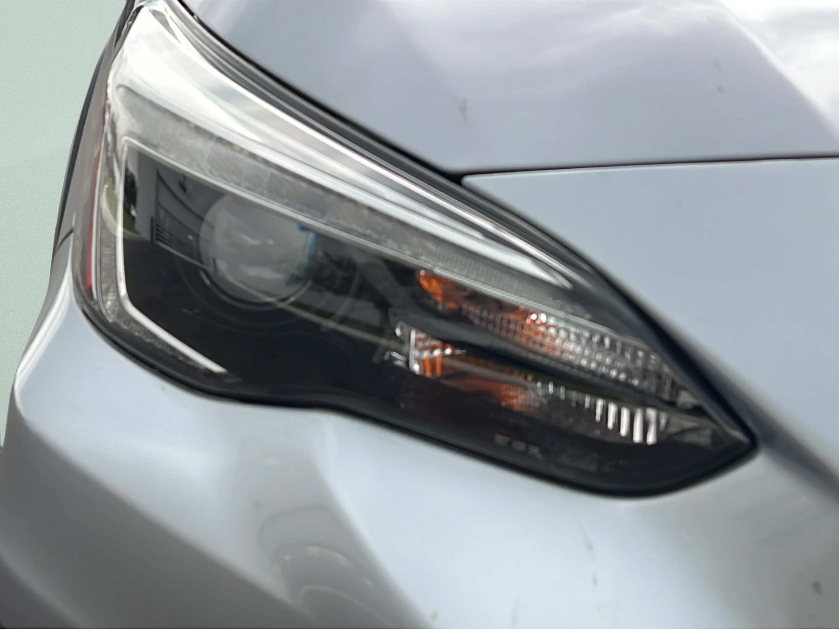 Used 2019 Ice Silver Metallic Subaru Limited image 26